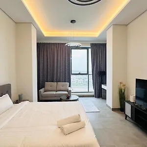 Upscale At Oval Tower Near Downtown With Balcony And Parking By Belvilla , Dubai United Arab Emirates